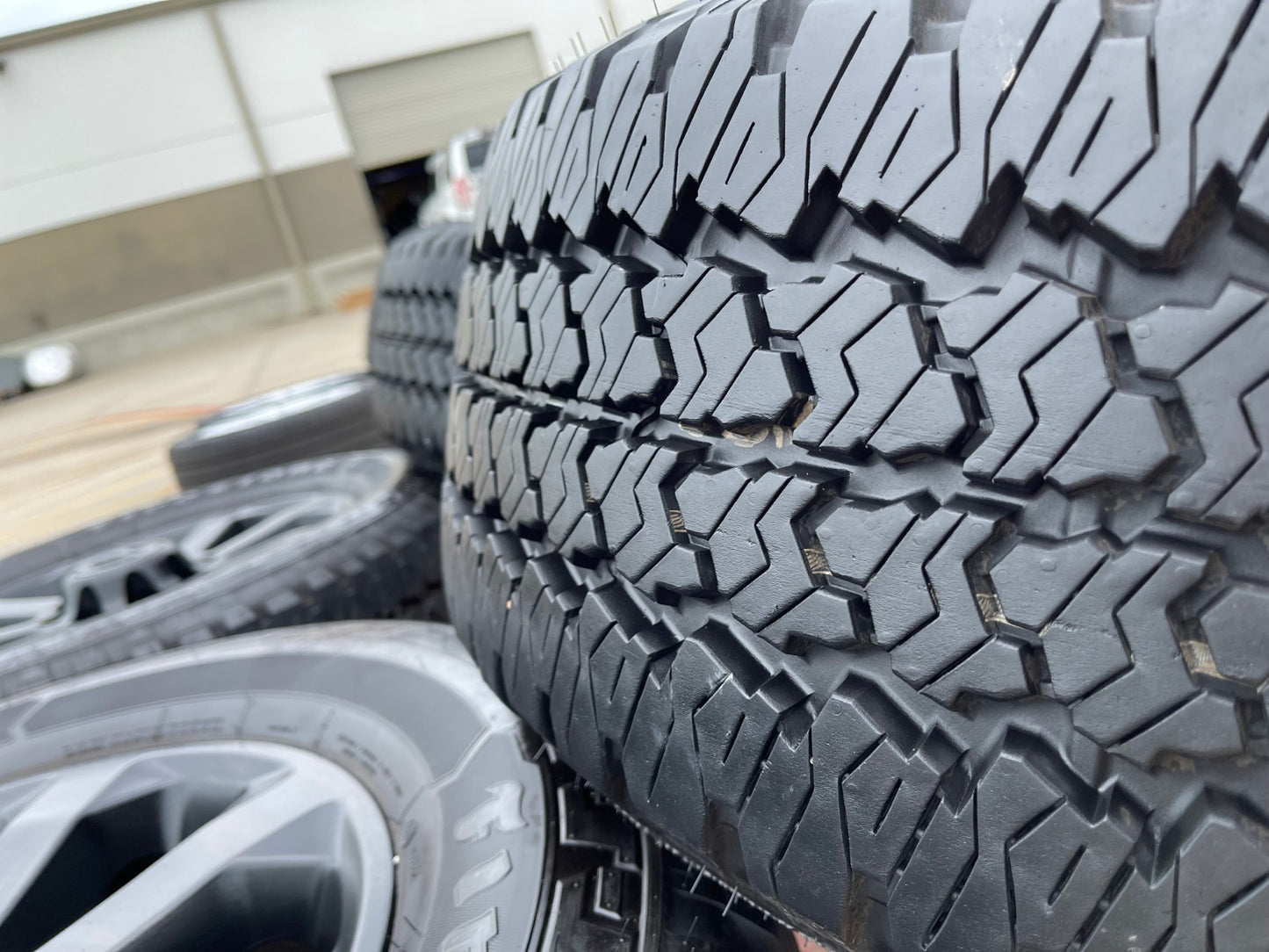 20" Dodge Ram 2500 3500 LARAMIE OEM 2700 wheels rims tires 2023 2024 2025 2026