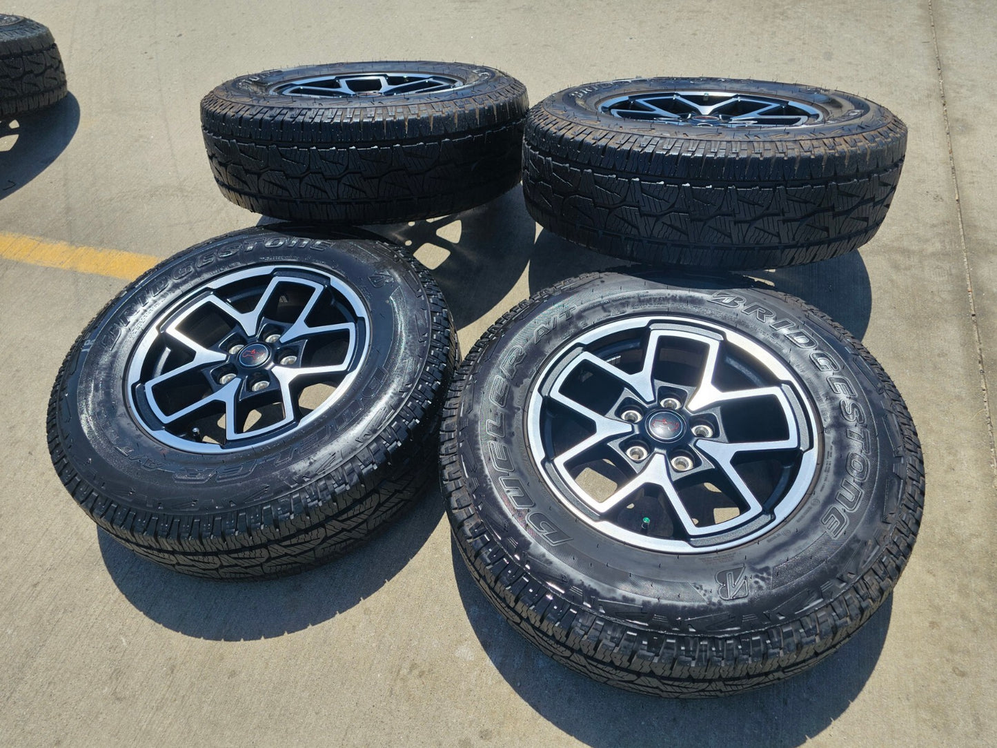 17" Jeep Wrangler Rubicon OEM wheels rims Gladiator tires A/T 2024 2025 NEW