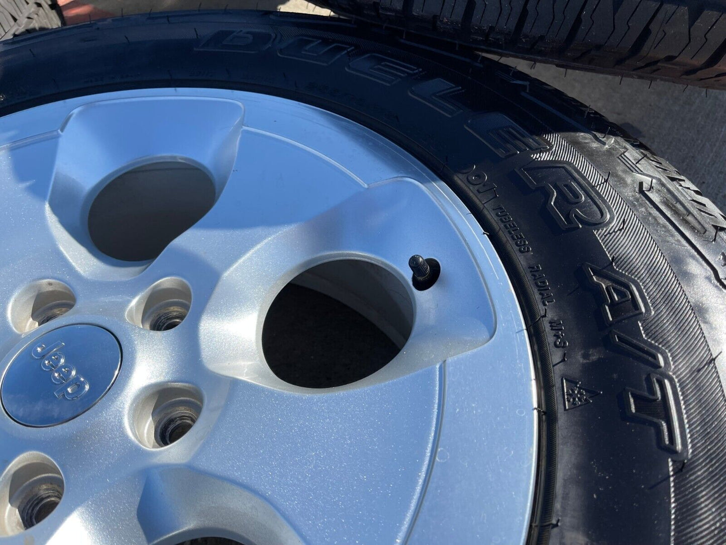 18" Jeep Wrangler Sahara OEM wheels rims 9119 NEW A/T tires