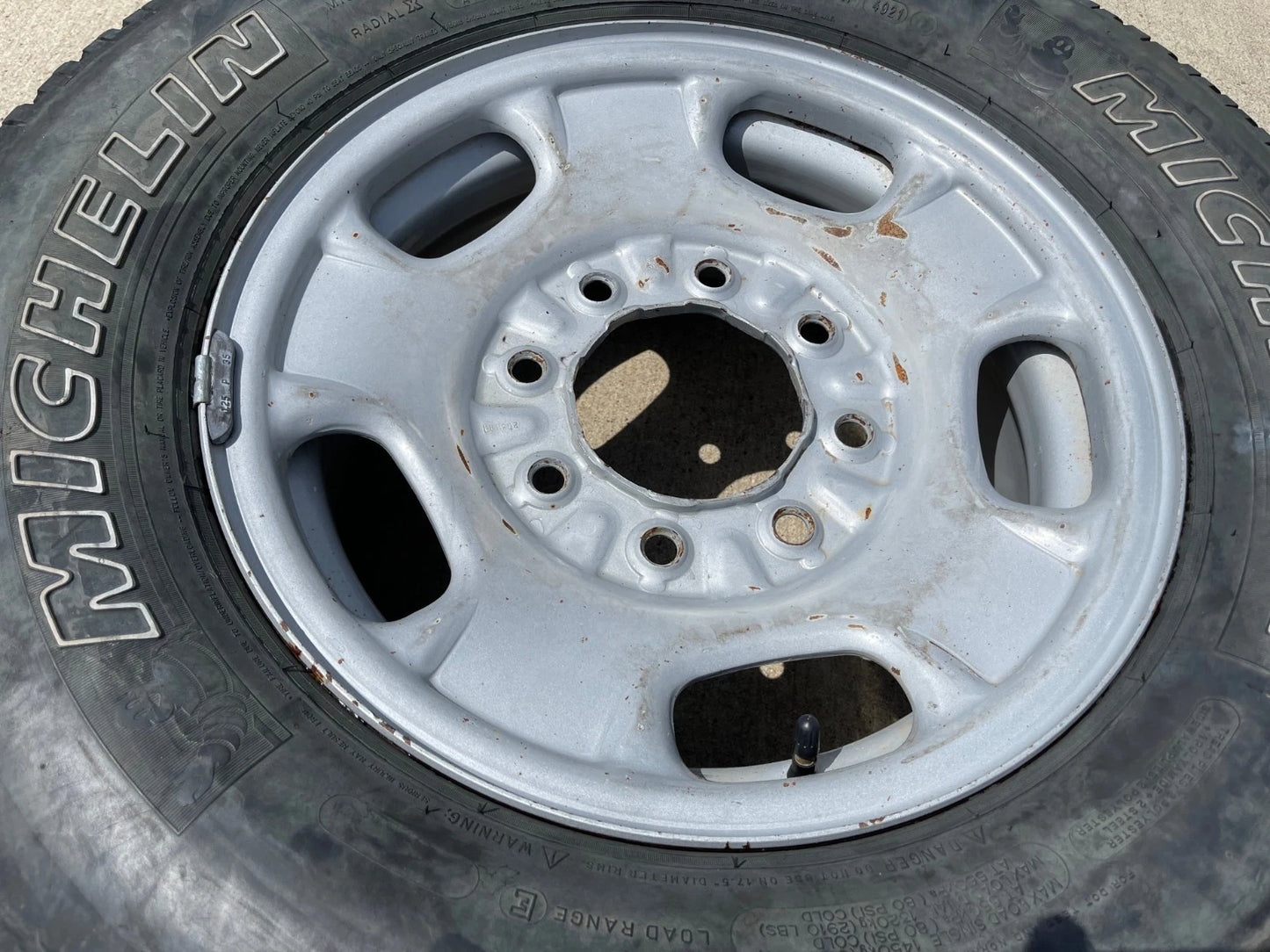 17" Chevy Silverado GMC Sierra 2500 OEM 8095 wheel rim MICHELIN LTX A/T2