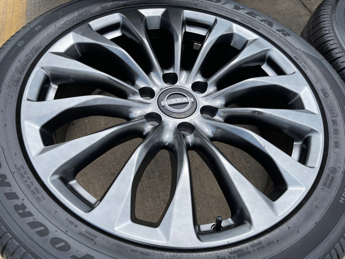 22" Infiniti QX80 QX56 Nissan Titan OEM wheels rims 62799 73770