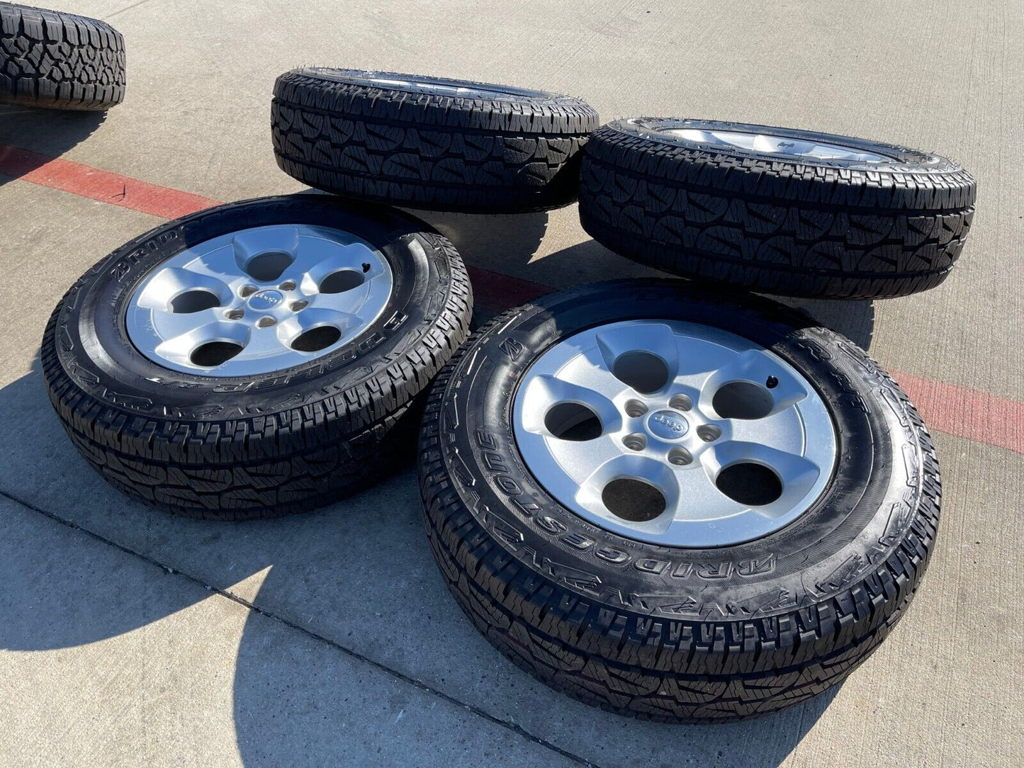 18" Jeep Wrangler Sahara OEM wheels rims 9119 NEW A/T tires