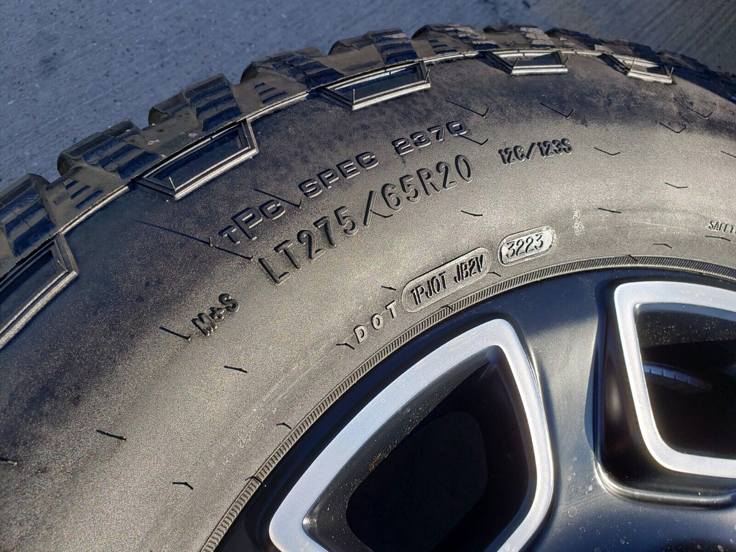 20" Ford F-250 F-350 OEM Lariat Platinum wheels rims 10486 A/T tires 2023 2024