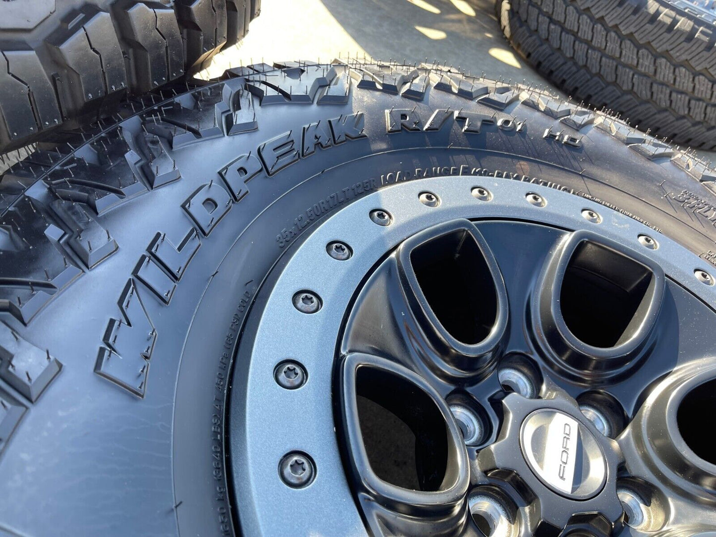 17" Ford F-150 Raptor OEM BEADLOCK rims wheels 10459 95210 FALKEN 35" tires NEW