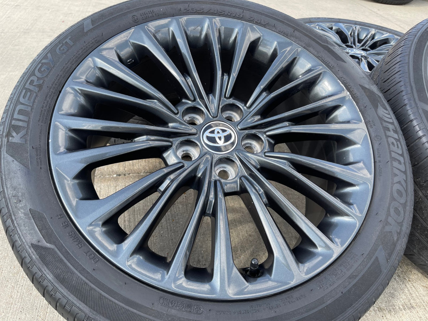 18" Toyota Avalon Camry OEM wheels rims 75233 CHR 2018 2019 2020 2022 2023 2024