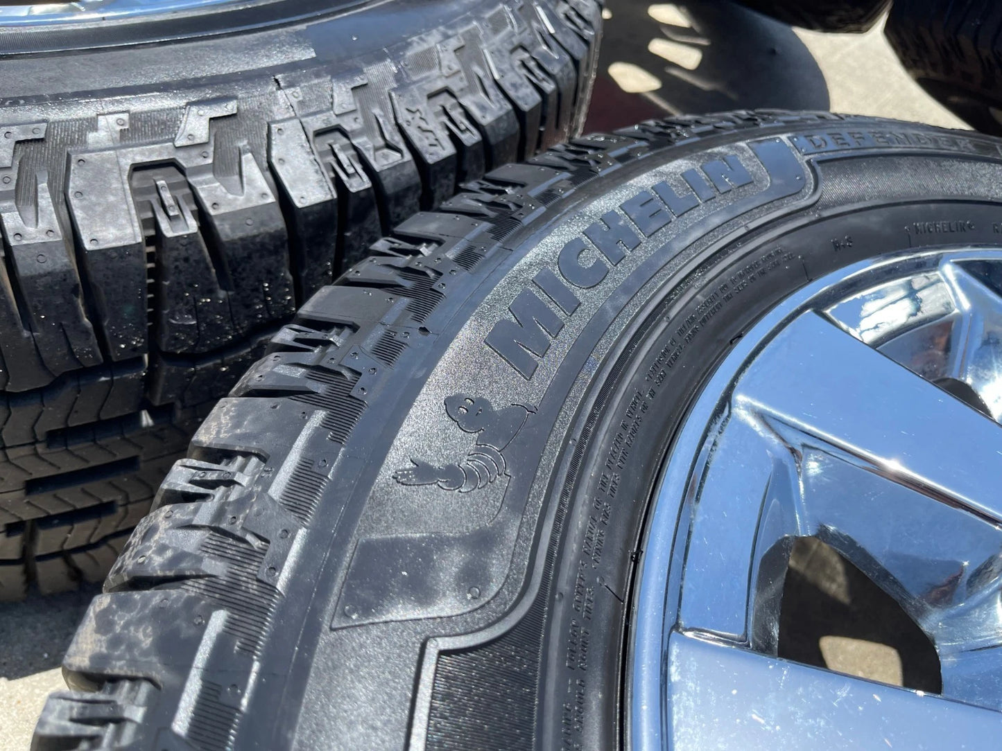 20" GMC Sierra 2500 3500 DENALI OEM 5704 wheels rims tires MICHELIN