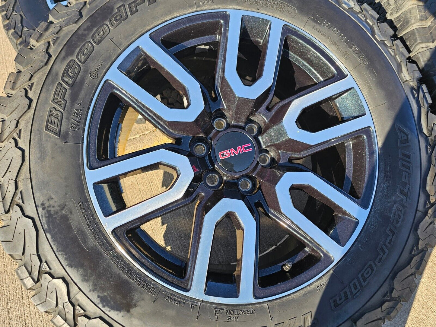20" GMC Sierra Yukon Chevy OEM black 5914 5918 wheels rims tires BFG 35"
