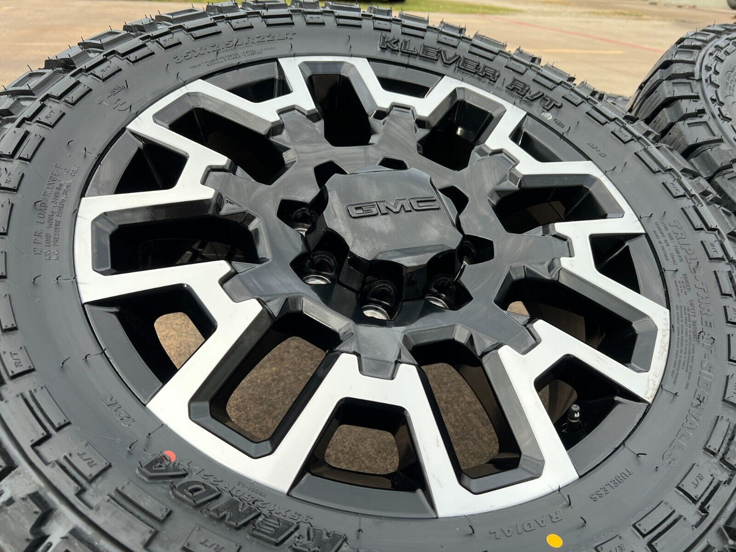 22" Chevy Silverado GMC Sierra 2500 OEM wheels rims 2024 2025 NEW R/T 35" tires
