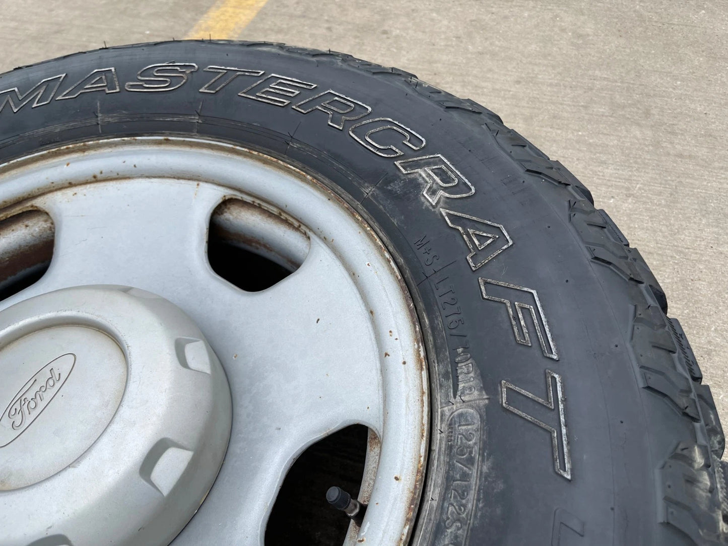 (1) 18" Ford F-250 F-350 OEM 3601 steel spare wheel rim tire