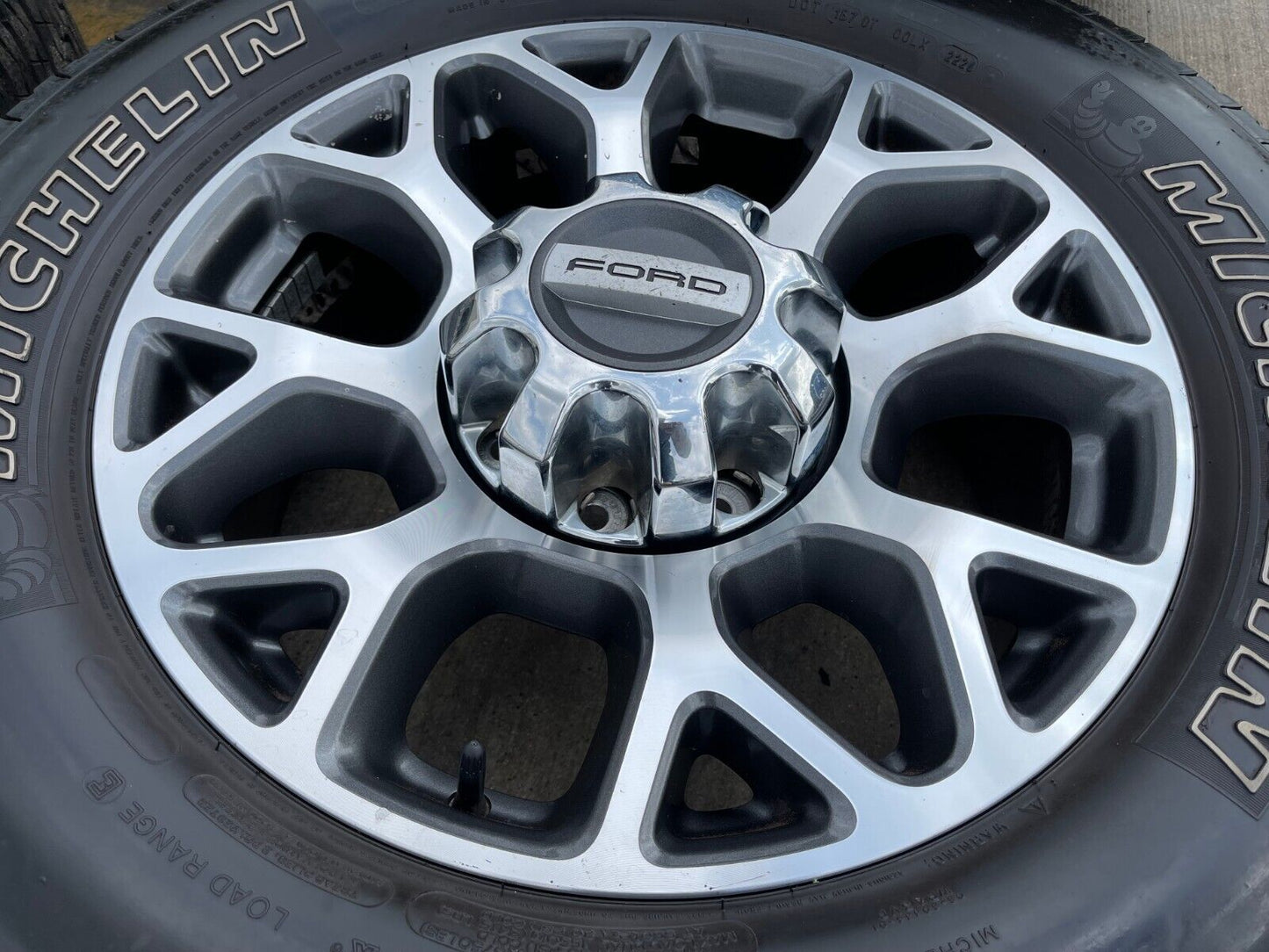 20" Ford F-250 F-350 OEM Lariat wheels rims 10292 tires MICHELIN