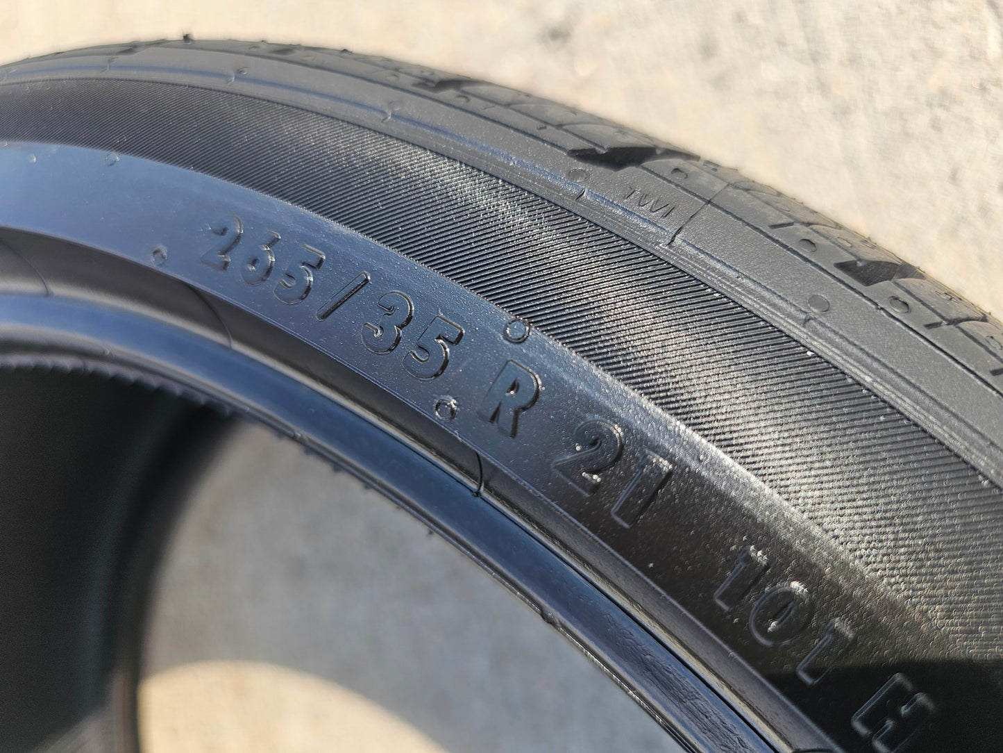 (1) 265/35/21 Continental Pro Contact RX tire XL 101H NEW