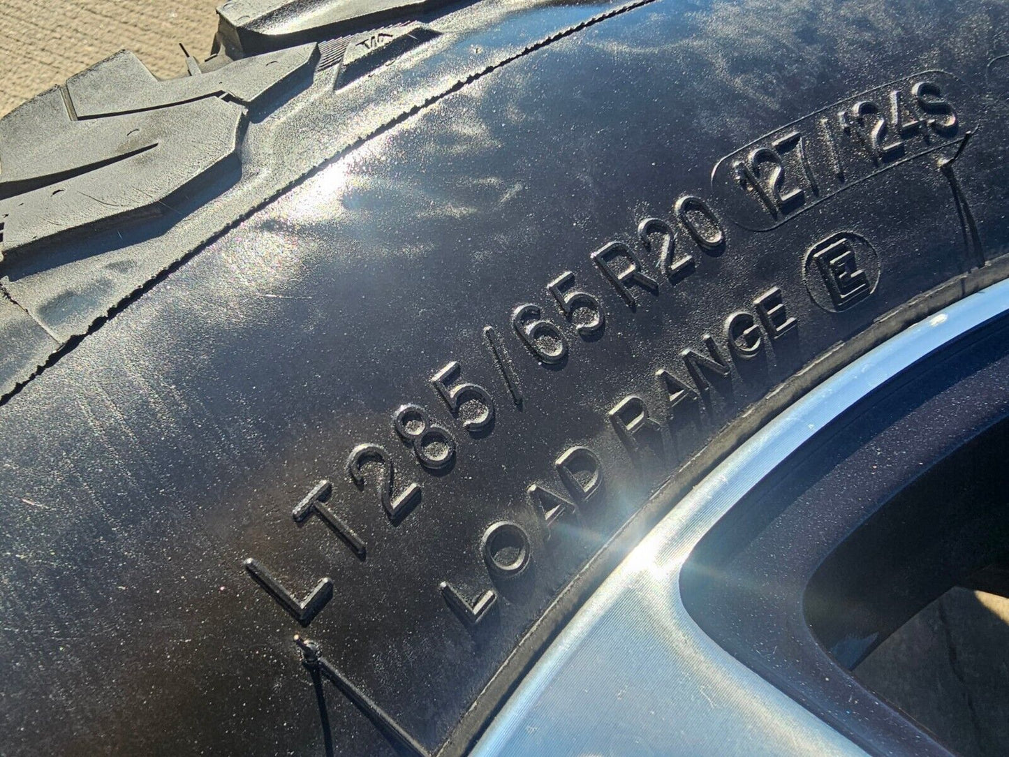 20" GMC Sierra Yukon Chevy OEM black 5914 5918 wheels rims tires BFG 35"
