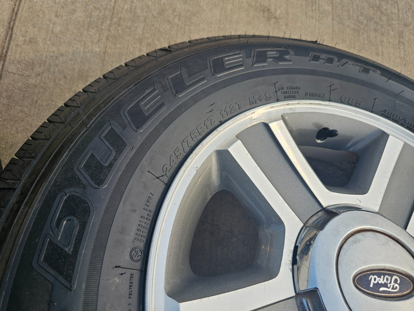 17" Ford F-150 Expedition OEM 3554 rims wheels tires BRIDGESTONE