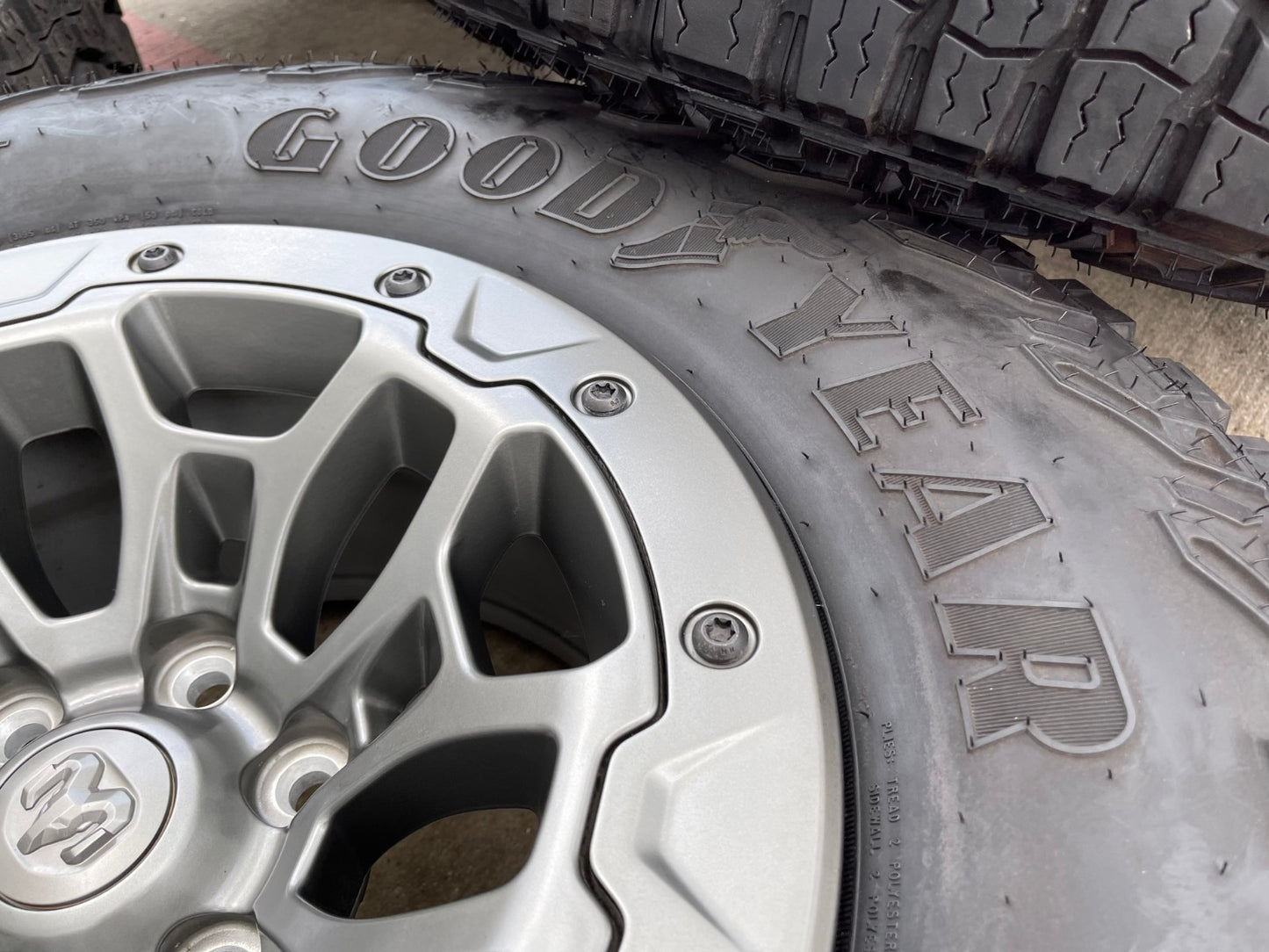 18" Dodge Ram 1500 RHO TRX Beadlock OEM wheel rim 2735 tires 2023 2024 2025 2026