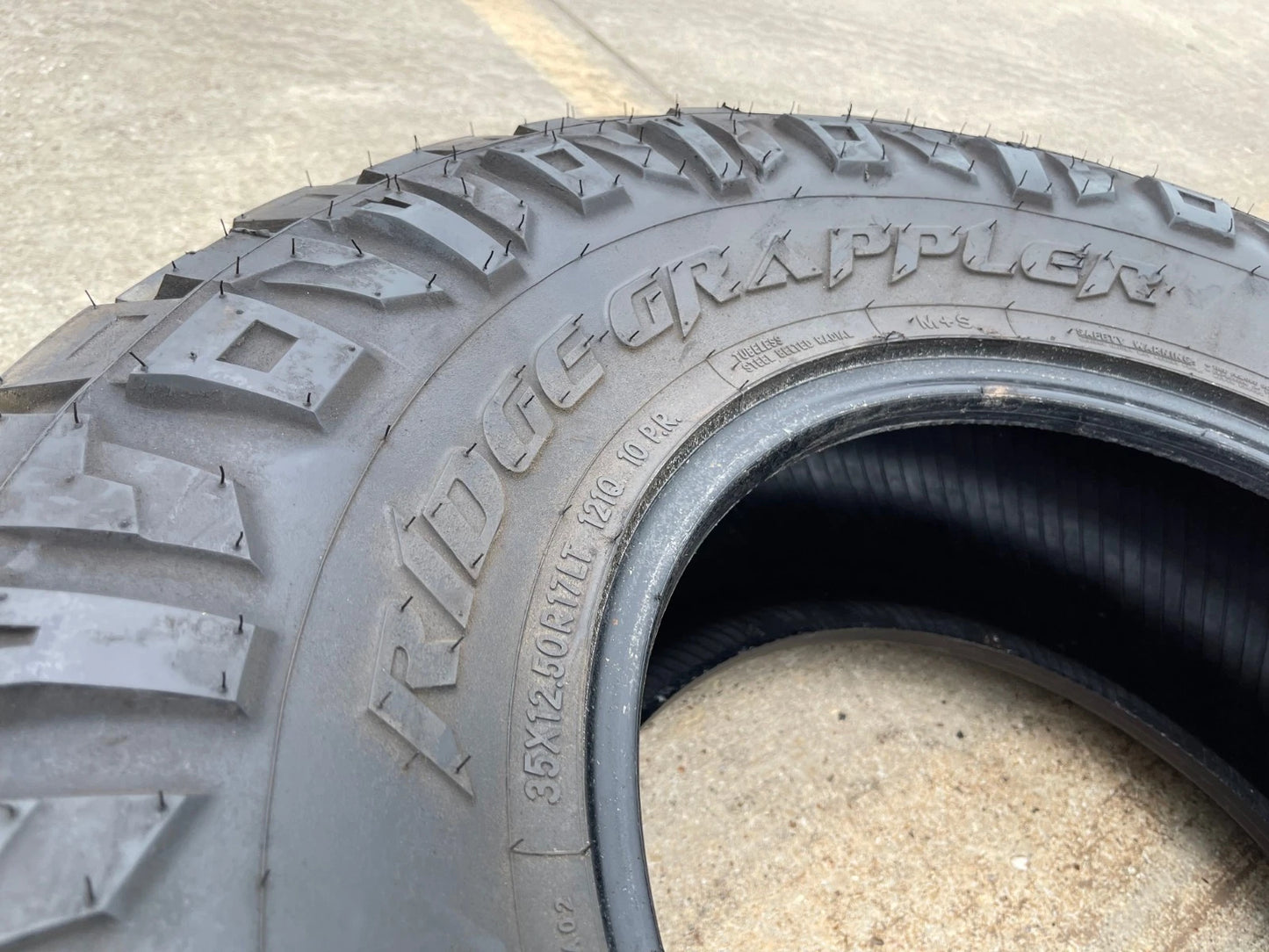(1) 35x12.5x17 Nitto Ridge Grappler R/T tire 121Q E 10 PLY
