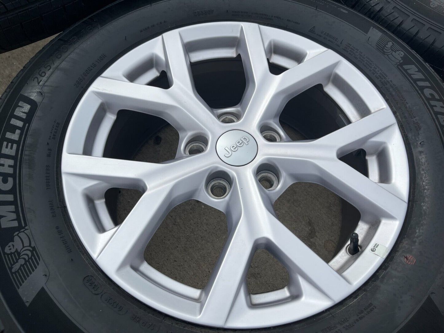 18" Jeep Grand Cherokee L OEM wheels rims 95198 Durango tires MICHELIN