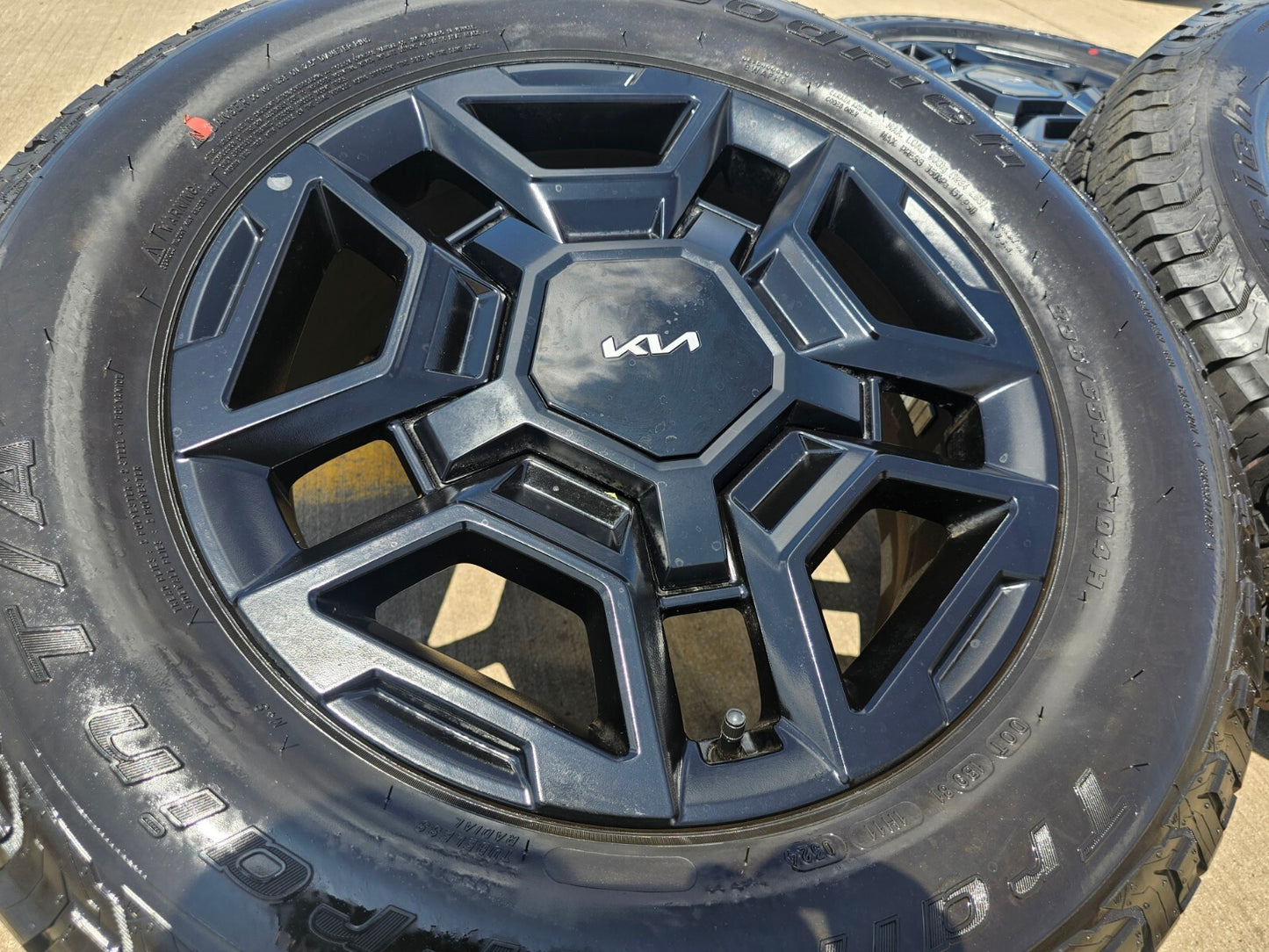 17" Kia Sorento X-PRO OEM wheels rims tires Telluride Sedona 2024 2025 NEW