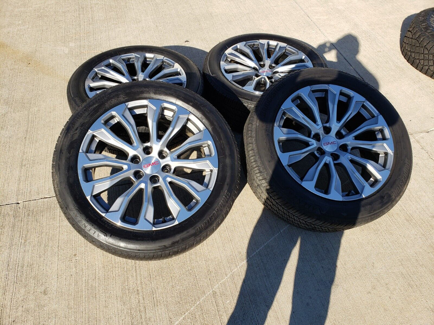 22" GMC Yukon Sierra Chevy Tahoe Silverado OEM wheels rims tires 14025 97000