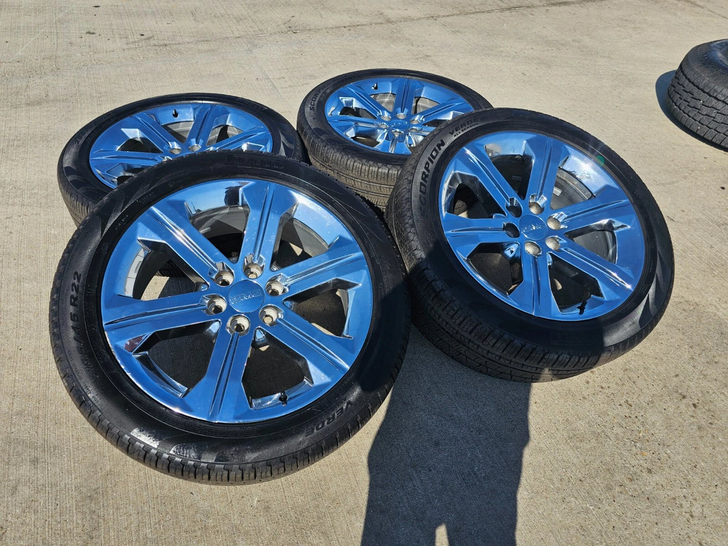 22" GMC Yukon Tahoe Chevy OEM CHROME wheels rims Silverado 5667 tires