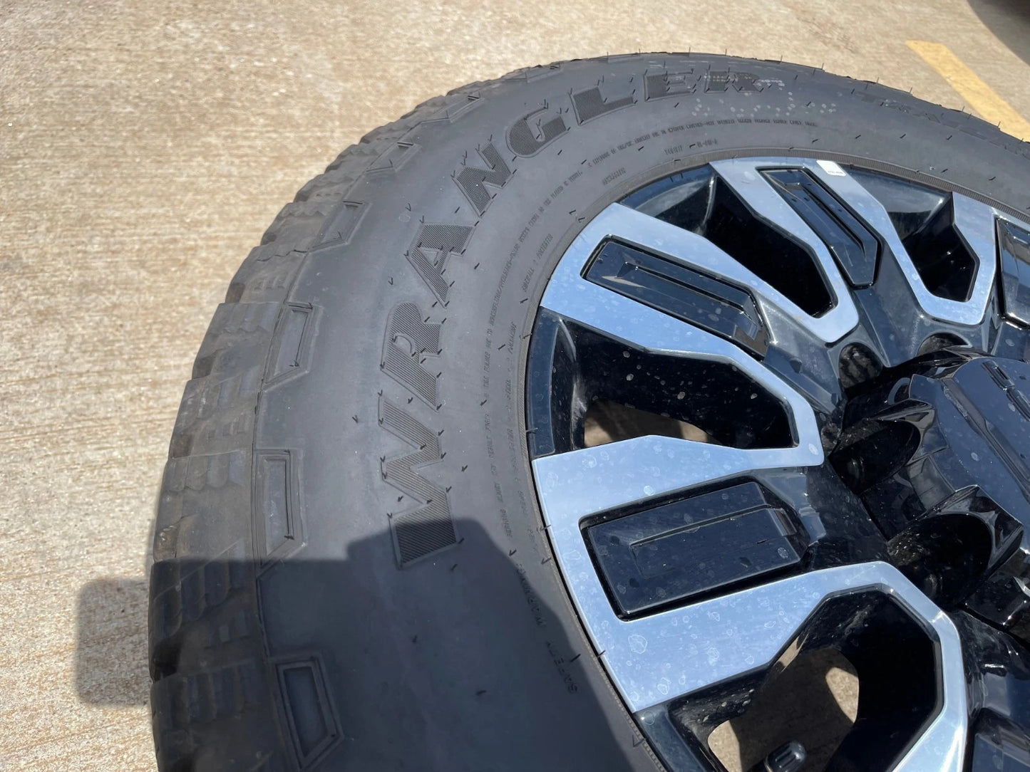 20" GMC Sierra DENALI ULTIMATE 2500 3500 OEM wheel rim 5958 Chevy Spare