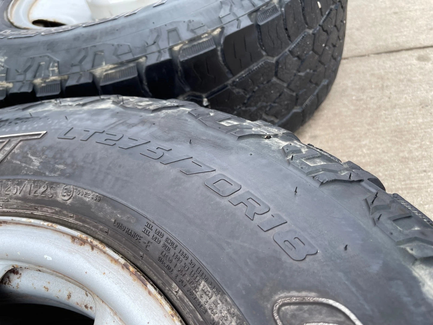 (1) 18" Ford F-250 F-350 OEM 3601 steel spare wheel rim tire