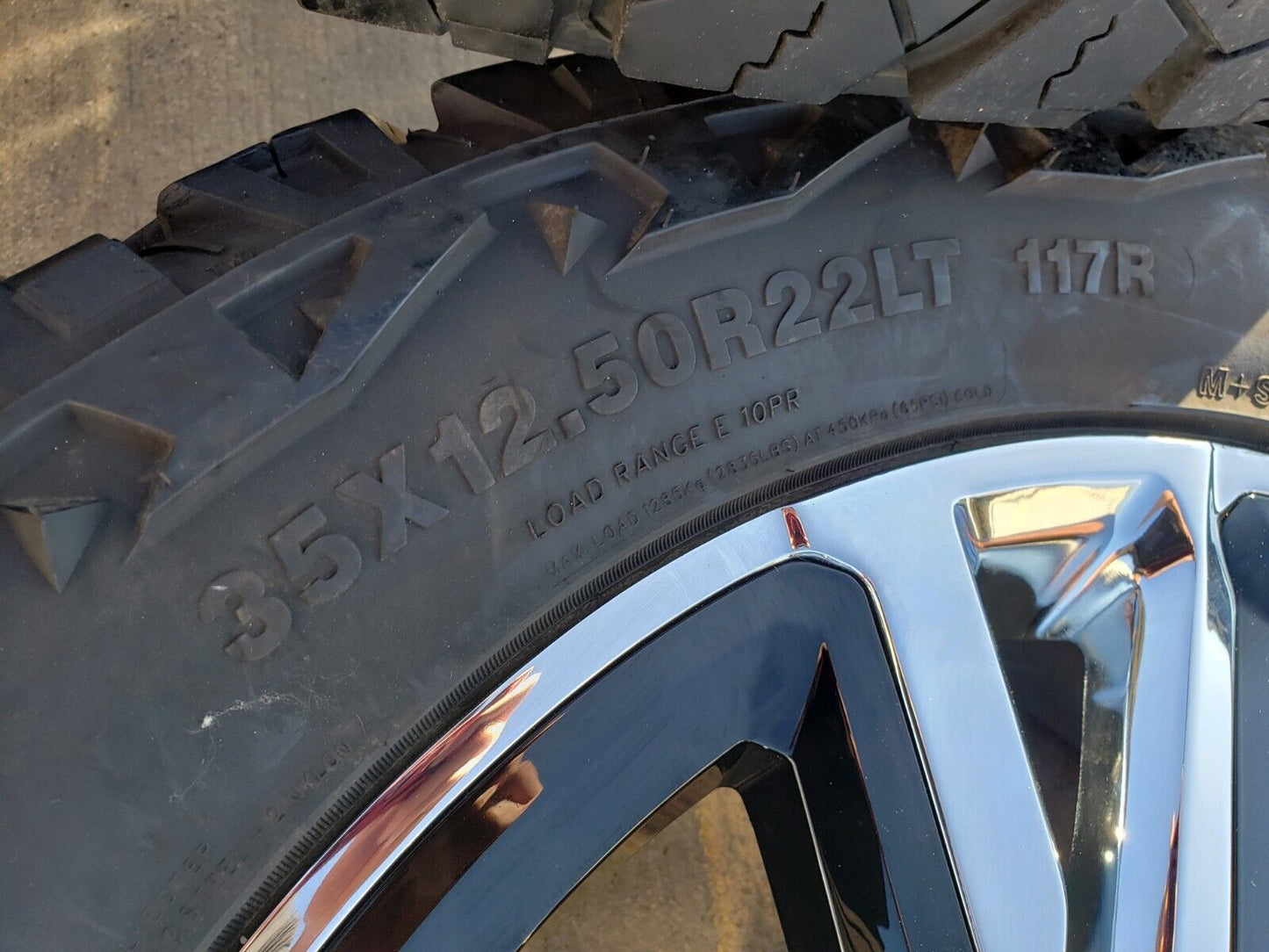 22" Chevy Tahoe Suburban OEM Replica 5907 5901 wheels rims Silverado 35" tires