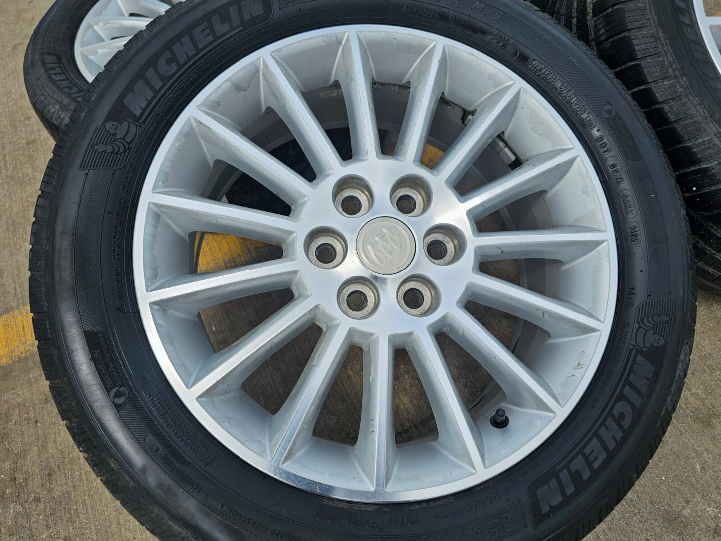 19" Buick Enclave GMC Acadia OEM 4079 wheels rims Chevy Traverse 6x132