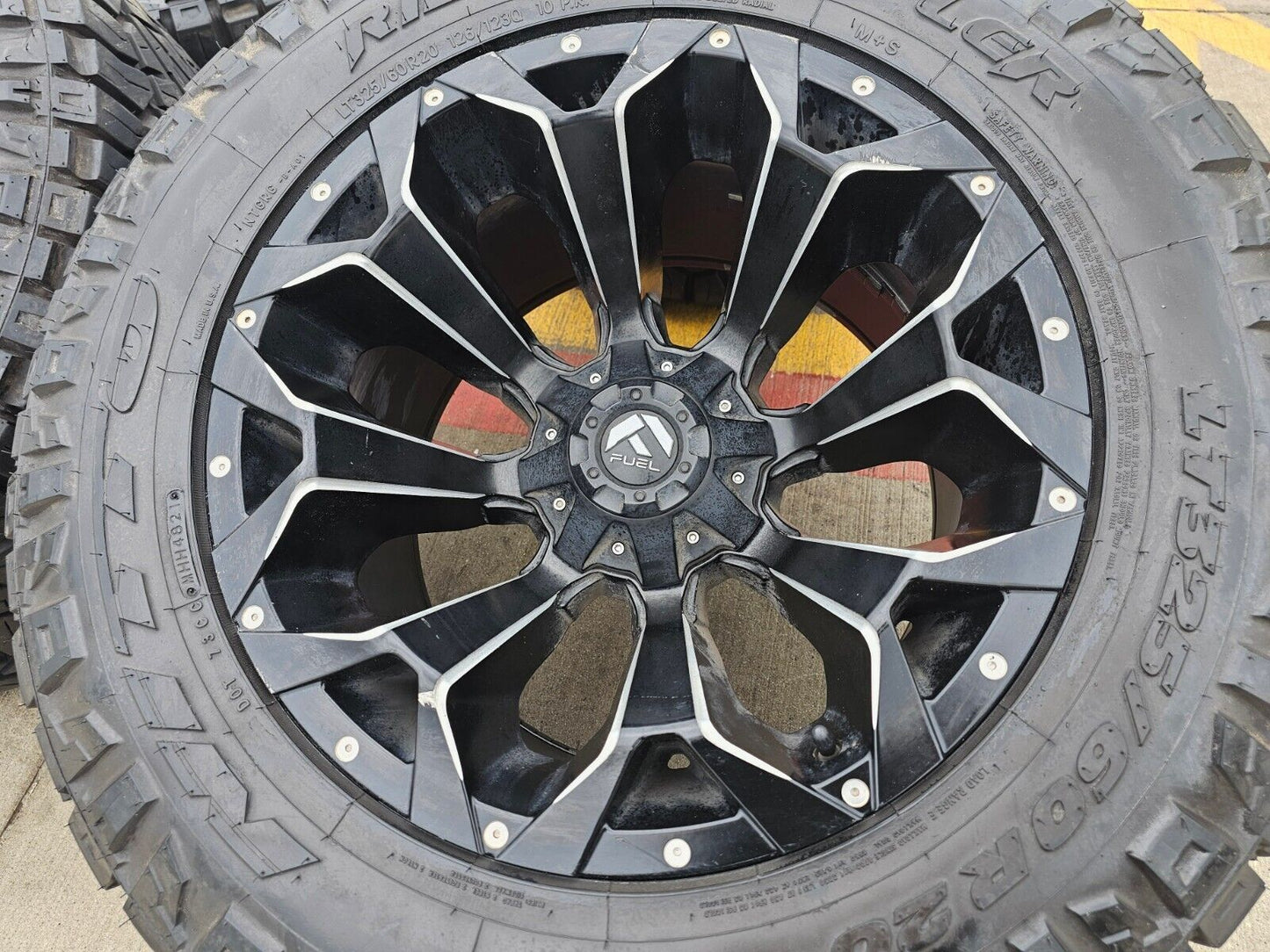 20x12 Fuel D546 Assault Chevy Silverado Ford F-150 RAM wheels rims 6x139 6x135