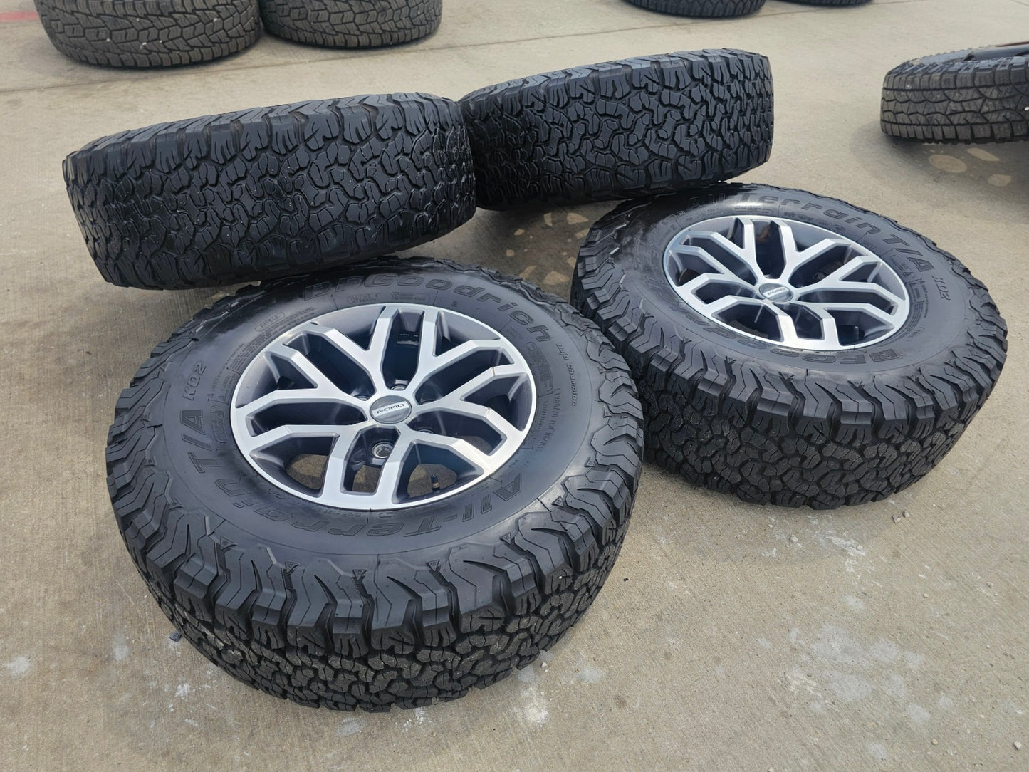 17" Ford F-150 Raptor OEM 10115 rims wheels tires BFG KO2 A/T 33"