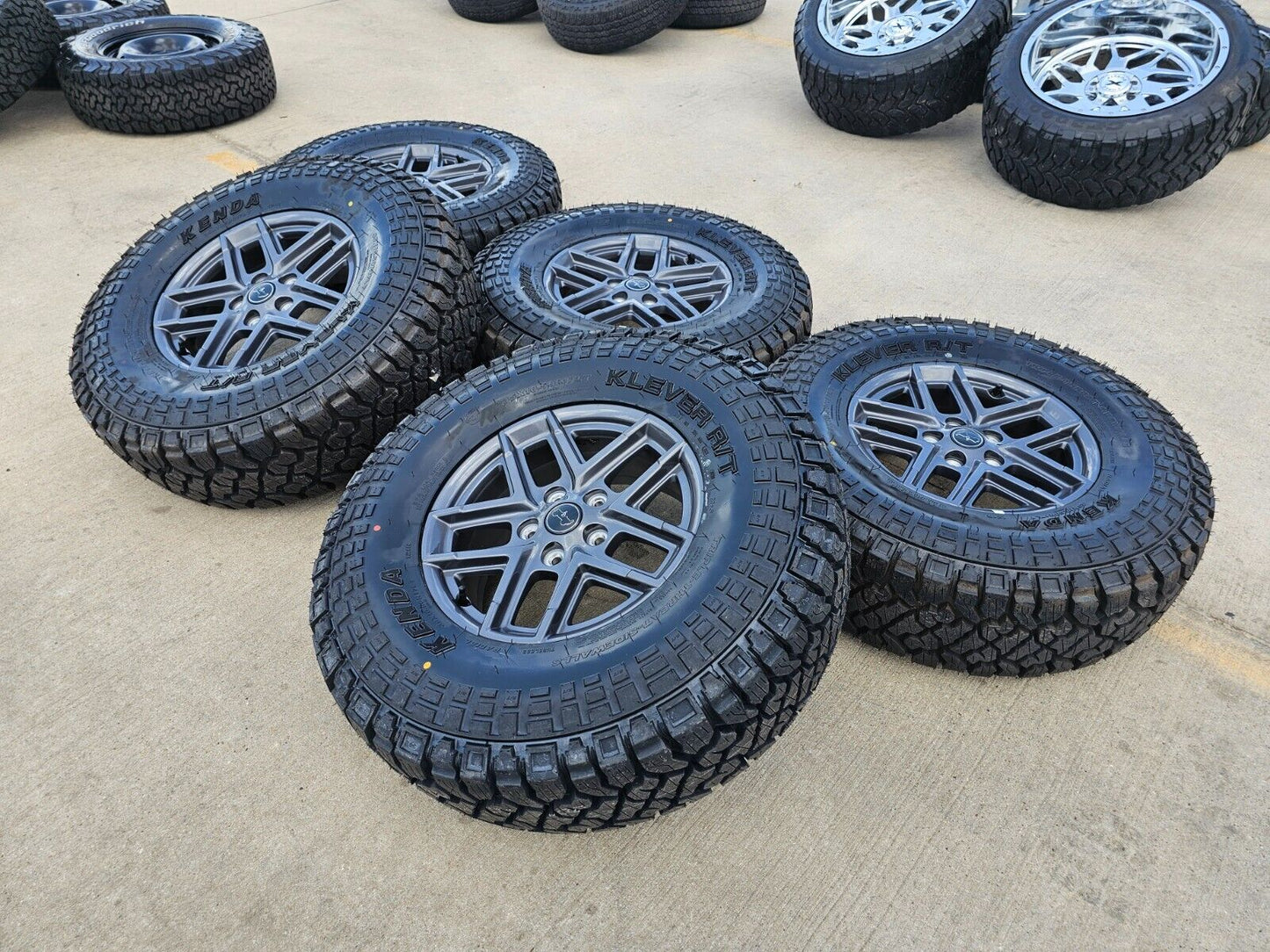 17" Jeep Wrangler Rubicon OEM wheels rims 51649 Gladiator tires NEW 35"