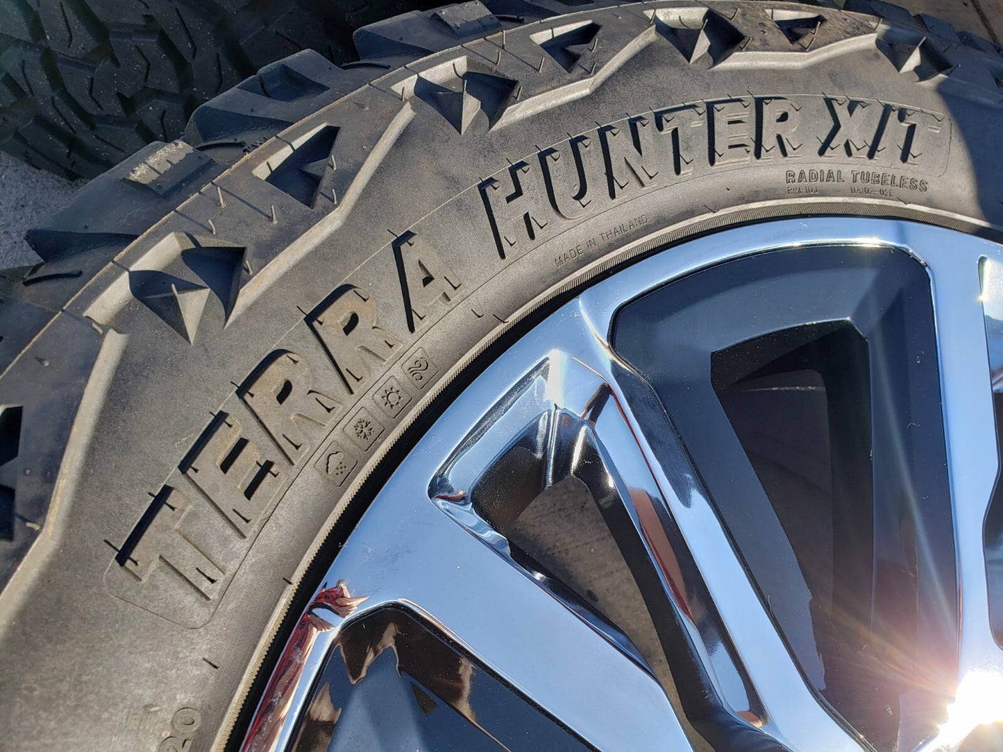22" Chevy Tahoe Suburban OEM Replica 5907 5901 wheels rims Silverado 35" tires