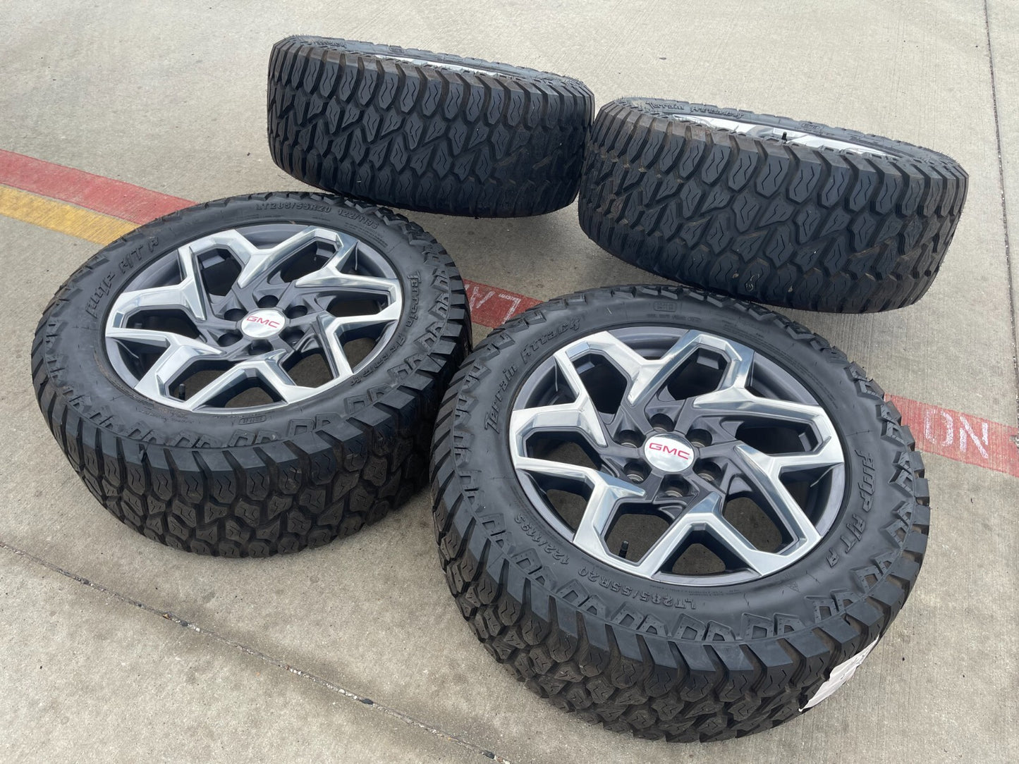 20" GMC Sierra Yukon AT4 Tahoe Silverado 95369 OEM wheels rims tires 33"