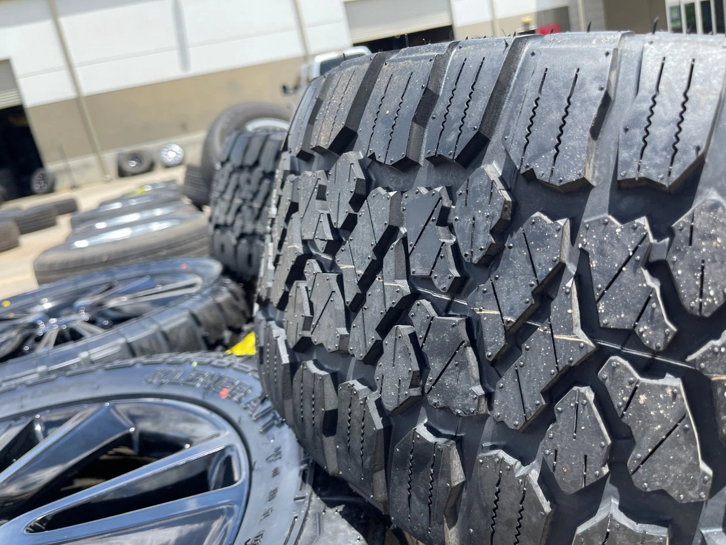 20" Jeep Grand Cherokee L OEM wheels rims 2393 KENDA tires NEW