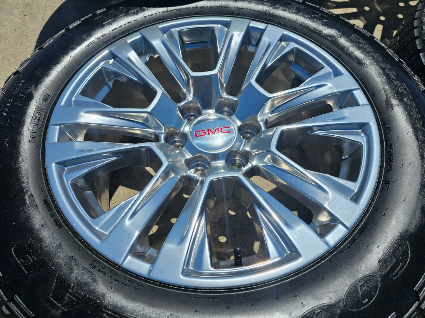 20" GMC Sierra Yukon DENALI OEM 5917 wheels rims 2022 2023 2024 2025 NEW A/T