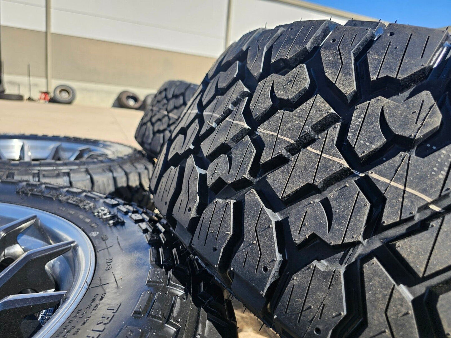 20x10 20" FUEL BURN FC403 Ford Expedition F-150 6x135 wheels rims tires 35" NEW!