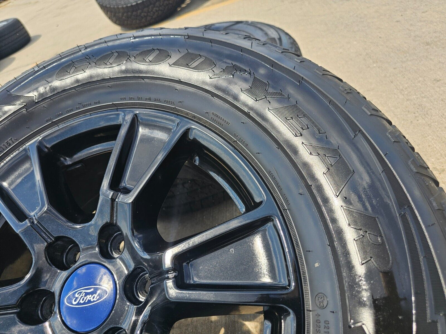 18" Ford F-150 Expedition OEM Black rims wheels 3998 tires