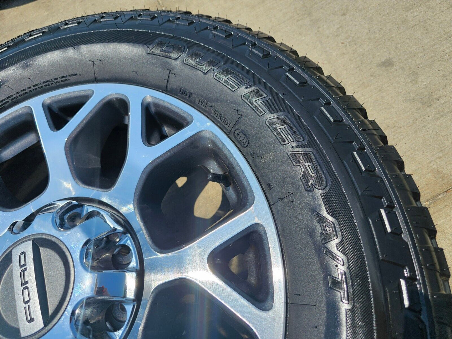 20" Ford F-250 F-350 OEM Lariat wheels rims 10292 tires 2021 2022 2023 2024 2025