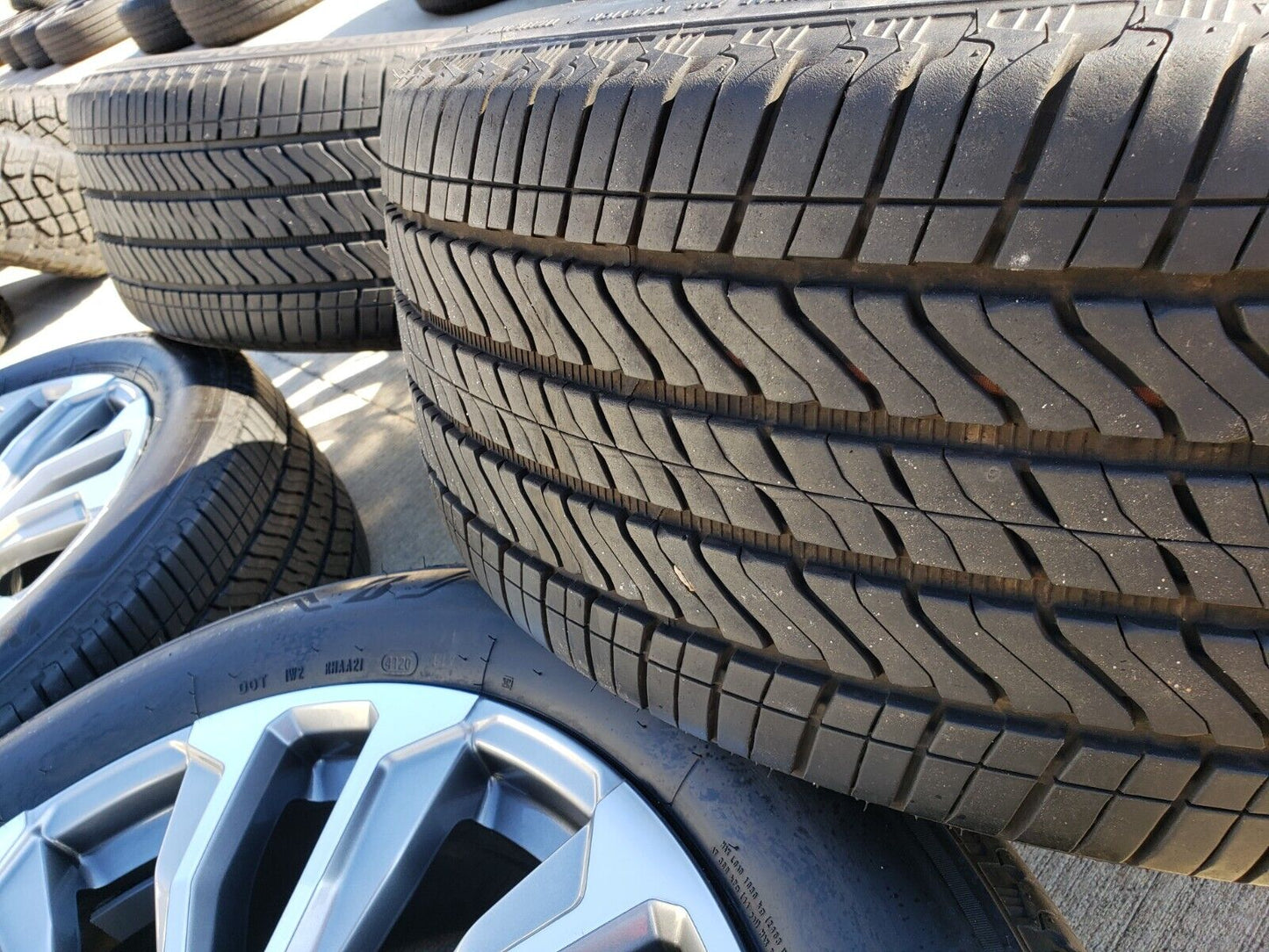 22" GMC Yukon Sierra Chevy Tahoe Silverado OEM wheels rims tires 14025 97000