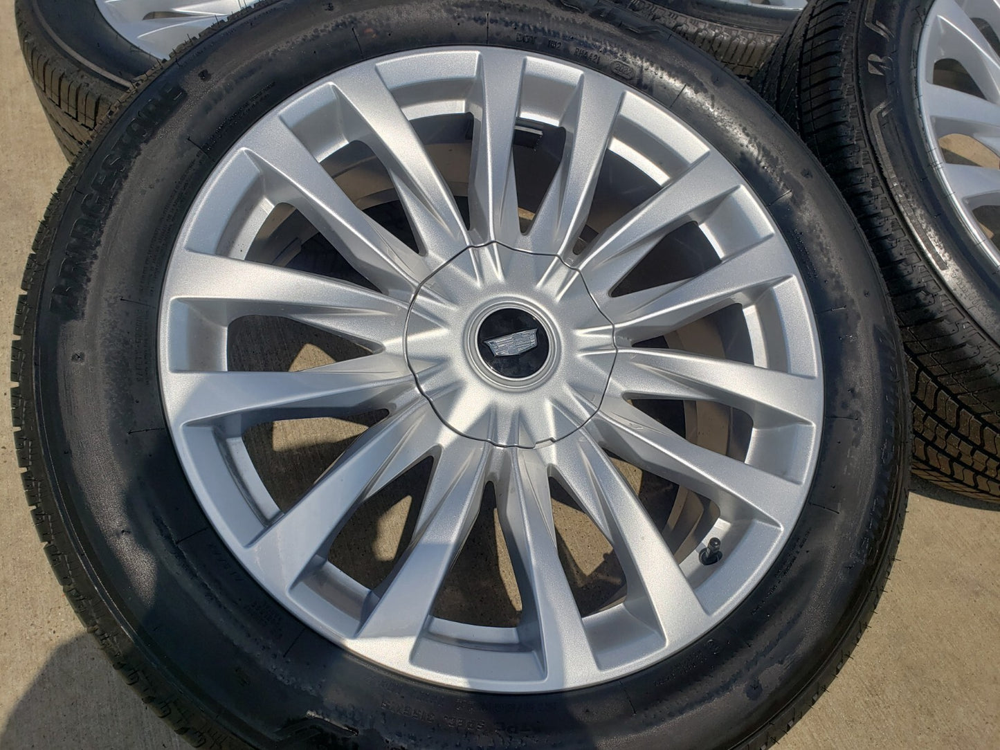 22" Cadillac Escalade Platinum OEM wheels rims 95026 tires NEW