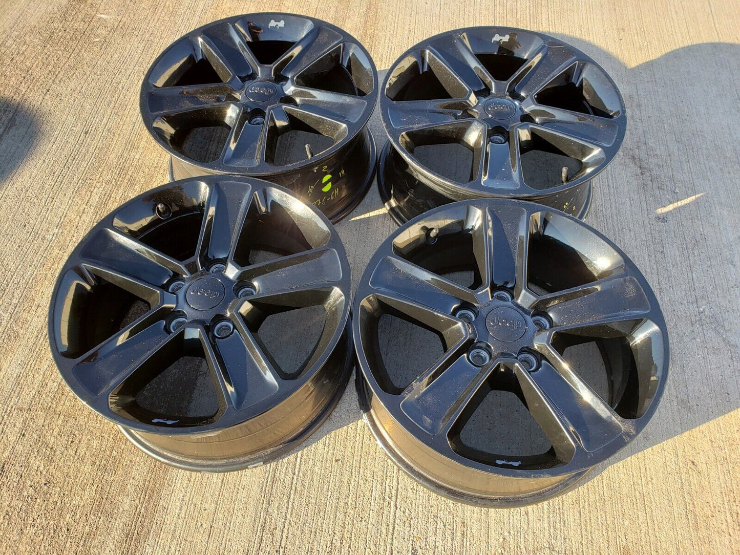 18" Jeep Wrangler Altitude Black OEM 9255 9221 wheels rims 2021 2022 2023 2024