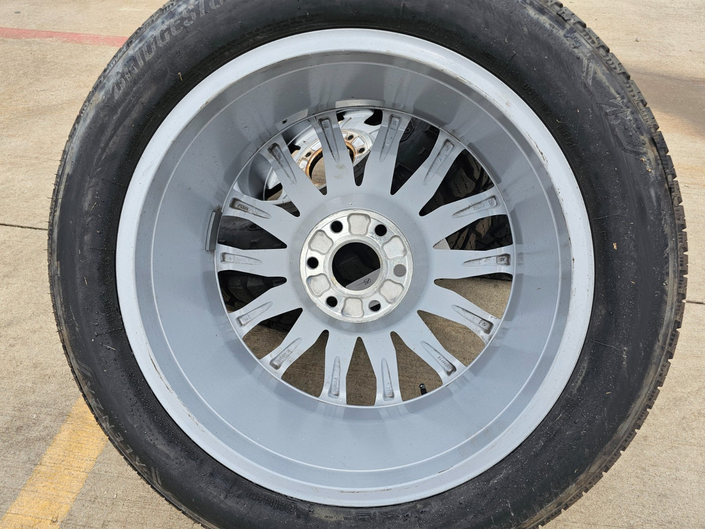 (1) 22" Cadillac Escalade Platinum OEM wheel rims Silver 95026 tire Spare