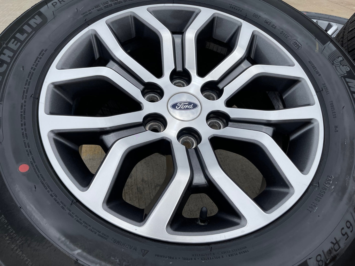 18" Ford F-150 Lariat OEM rims wheels 10342 tires NEW MICHELIN