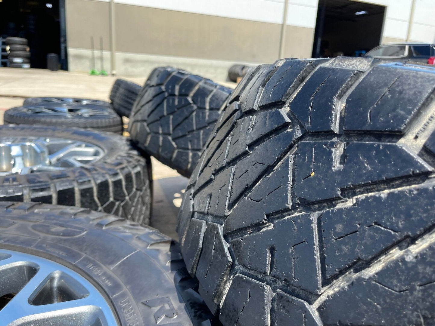 20" Ford F-250 F-350 OEM Lariat wheels rims 10292 tires 2022 2023 2024 NITTO