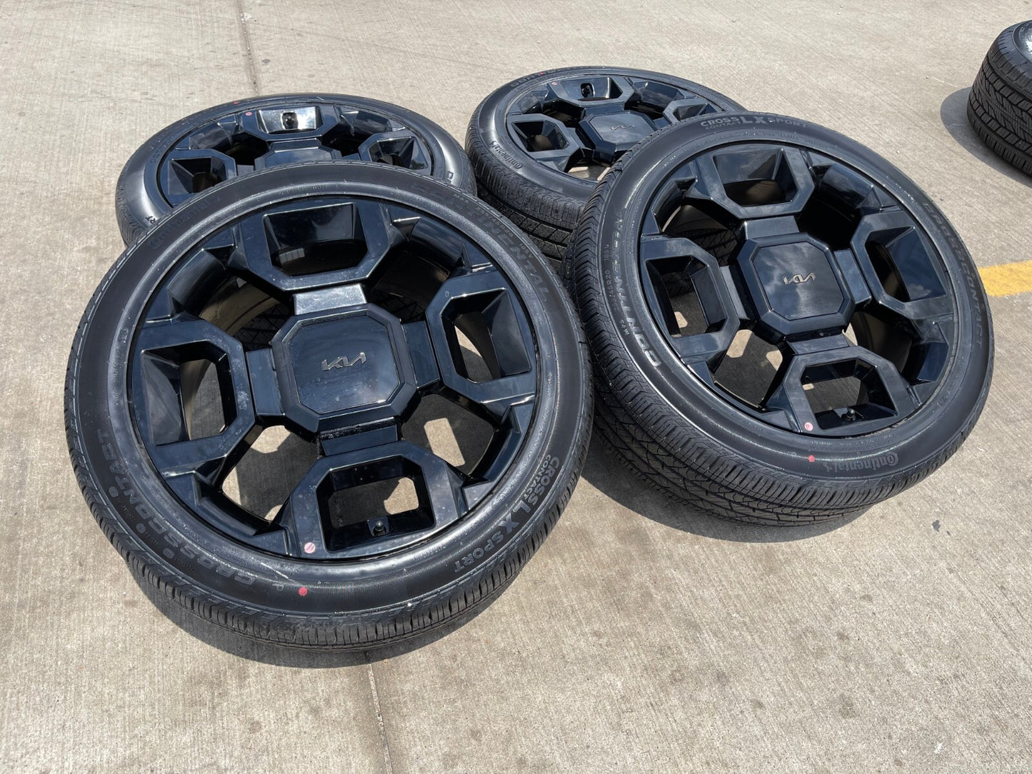 20" Kia Sorento X-PRO OEM wheels rims tires Telluride Sedona 2023 2024 2025 NEW