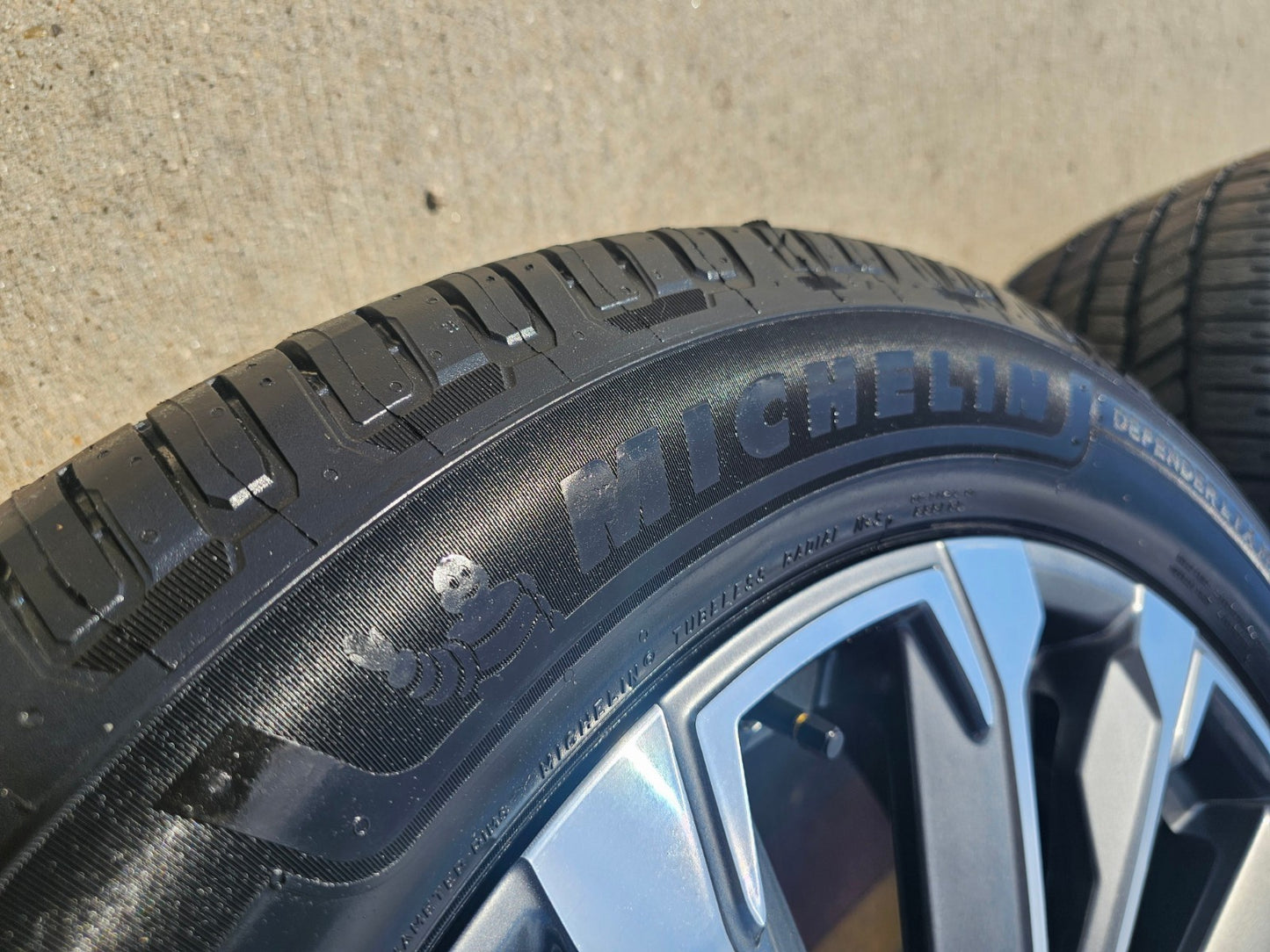 22" Chevy Tahoe Silverado Suburban OEM wheels rims 2025 2026 NEW MICHELIN