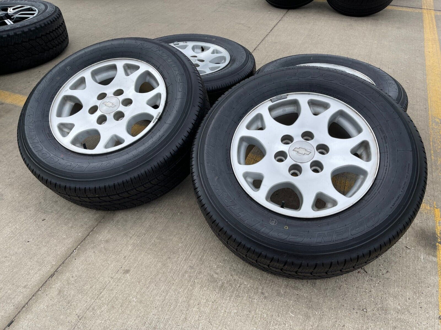 17" Chevy Silverado 1500 Tahoe Suburban Z71 OEM 5117 wheels rims tires