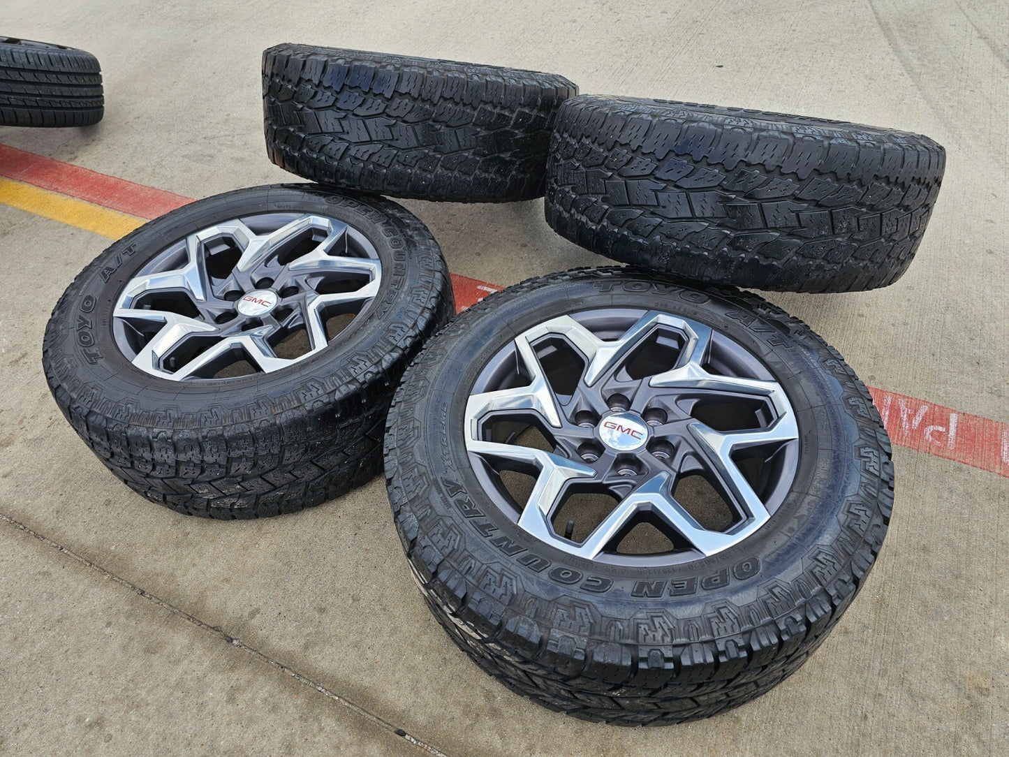 20" GMC Sierra Yukon AT4 Tahoe Silverado OEM wheels rims 95369 TOYO A/T2