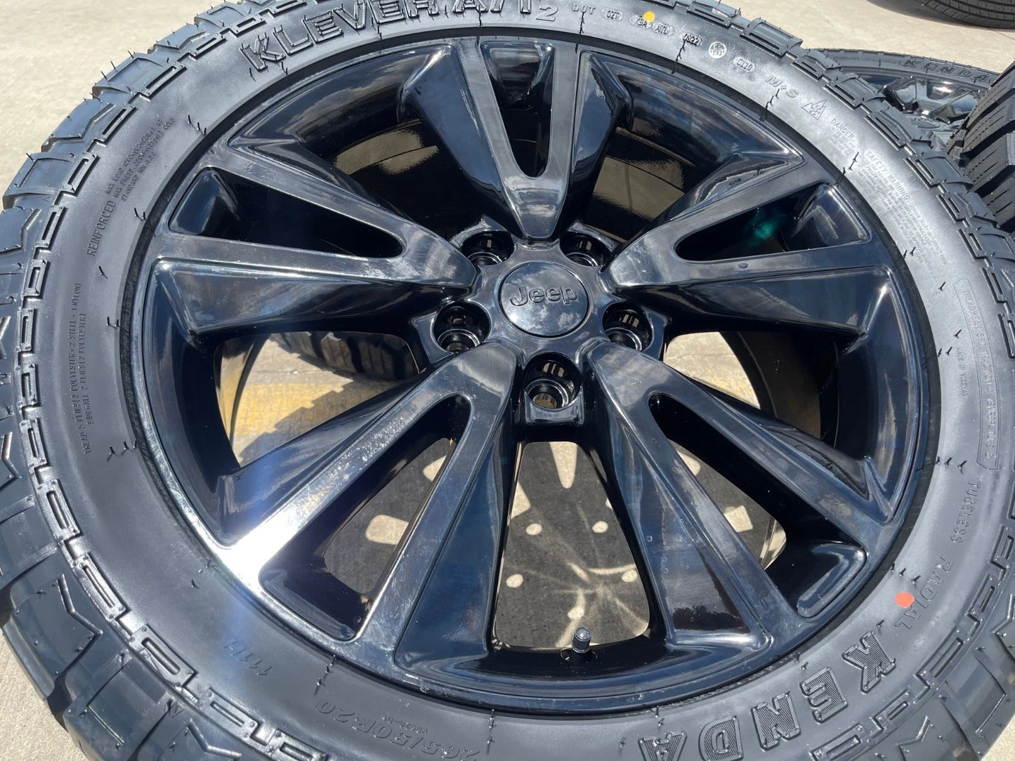 20" Jeep Grand Cherokee L OEM wheels rims 2393 KENDA tires NEW