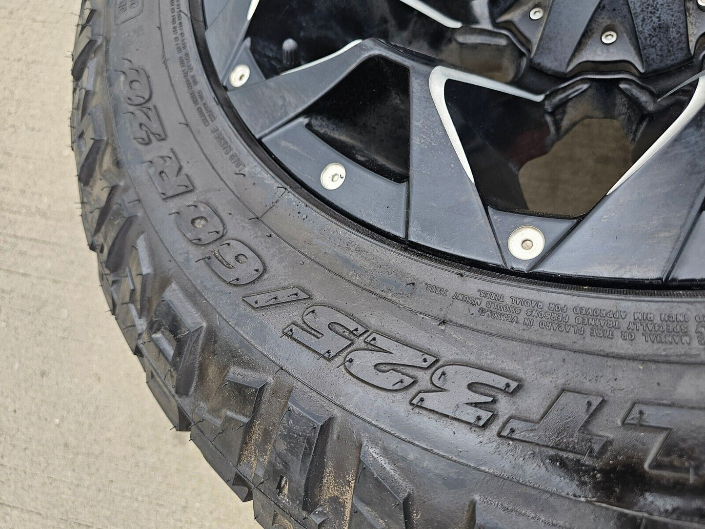 20x12 Fuel D546 Assault Chevy Silverado Ford F-150 RAM wheels rims 6x139 6x135