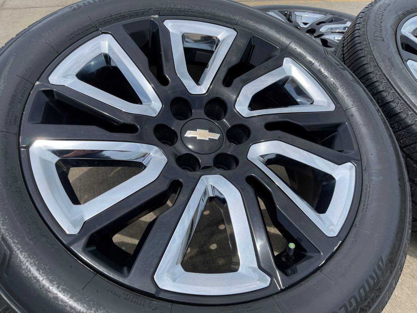 22" Chevy Tahoe Suburban OEM 5907 5901 wheels rims Silverado tires